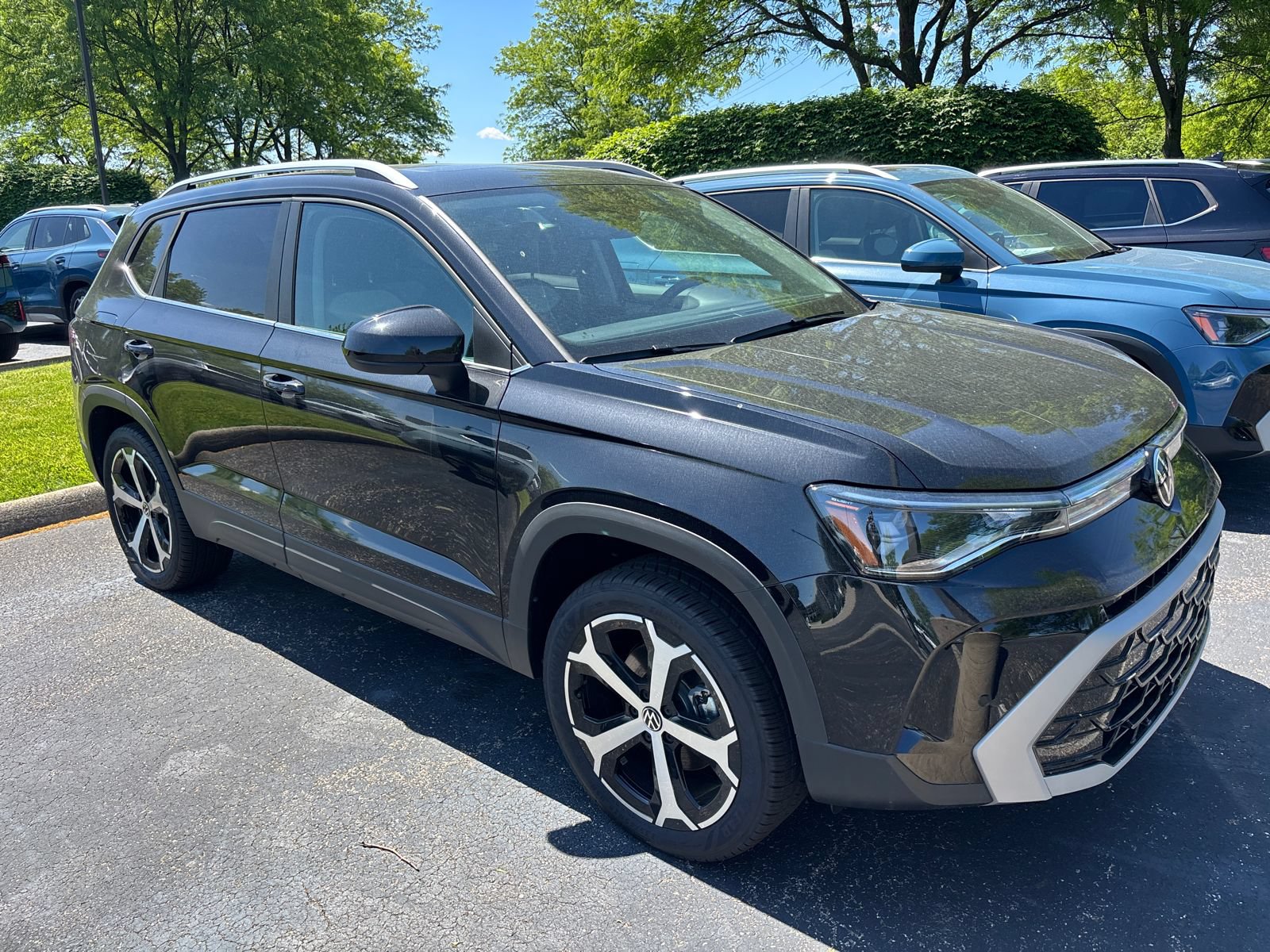 New 2026 Volkswagen Taos SEL AWD/4WD image 3