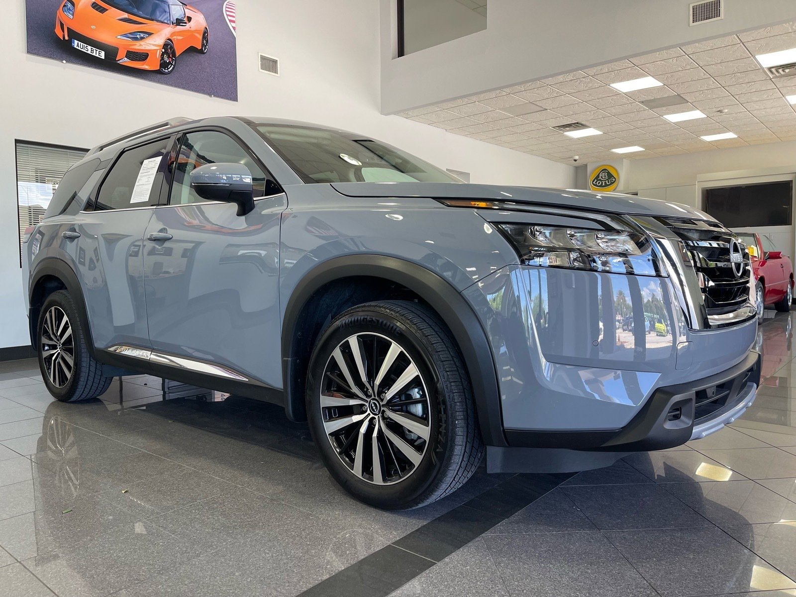 Used 2025 Nissan Pathfinder Platinum FWD image 7