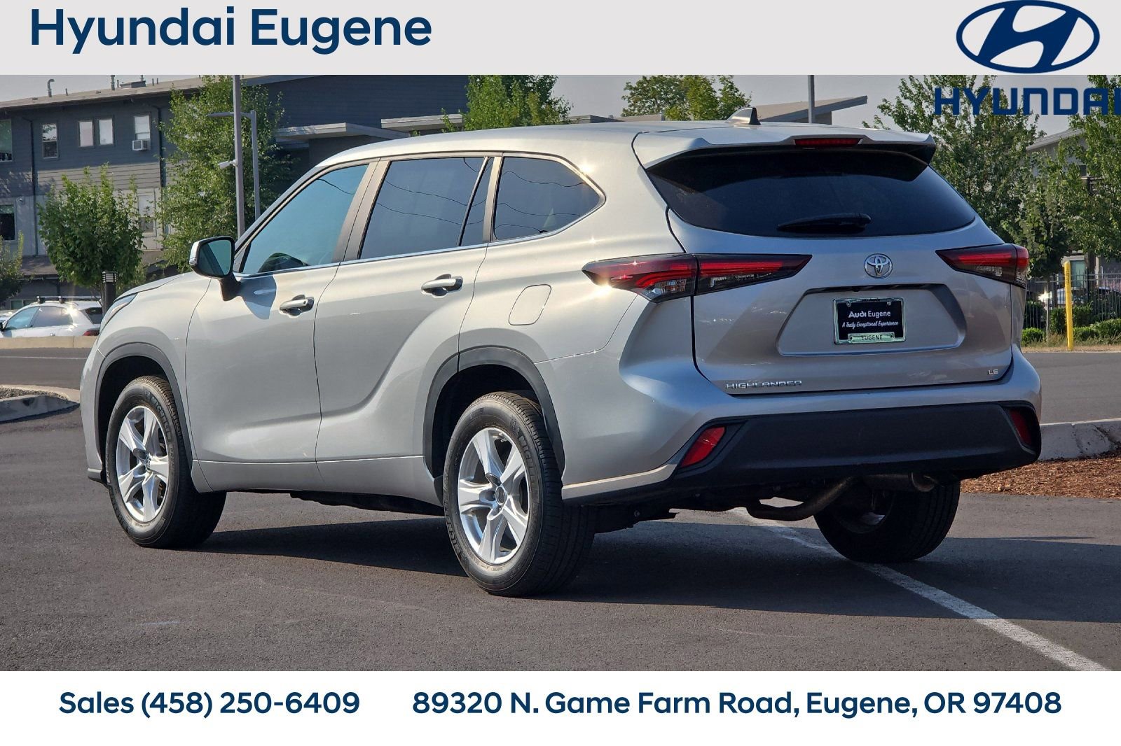 Used 2024 Toyota Highlander LE FWD image 6