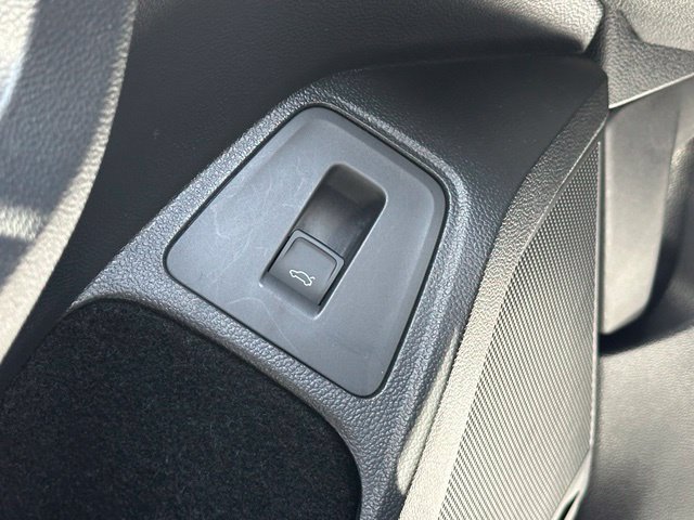 Used 2018 Volkswagen Tiguan SEL AWD/4WD image 28