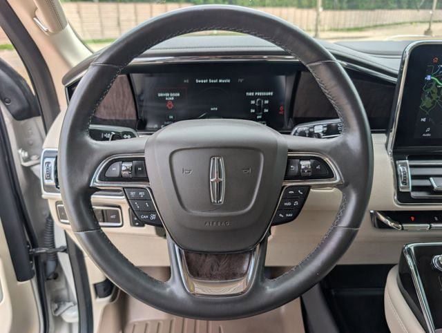 Used 2021 Lincoln Navigator Reserve w/ Luxury Package RWD image 14