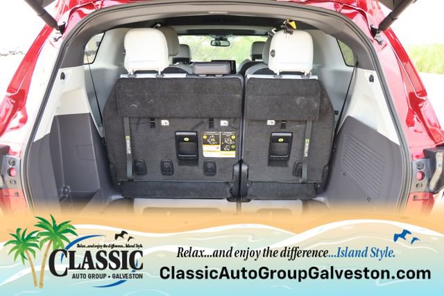 Certified 2023 Toyota Sienna XSE w/ XSE Plus Package FWD image 15