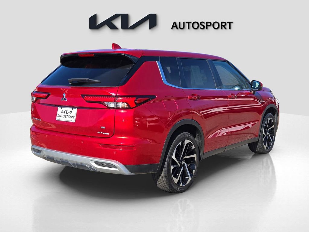 Used 2024 Mitsubishi Outlander SE Black Edition image 8