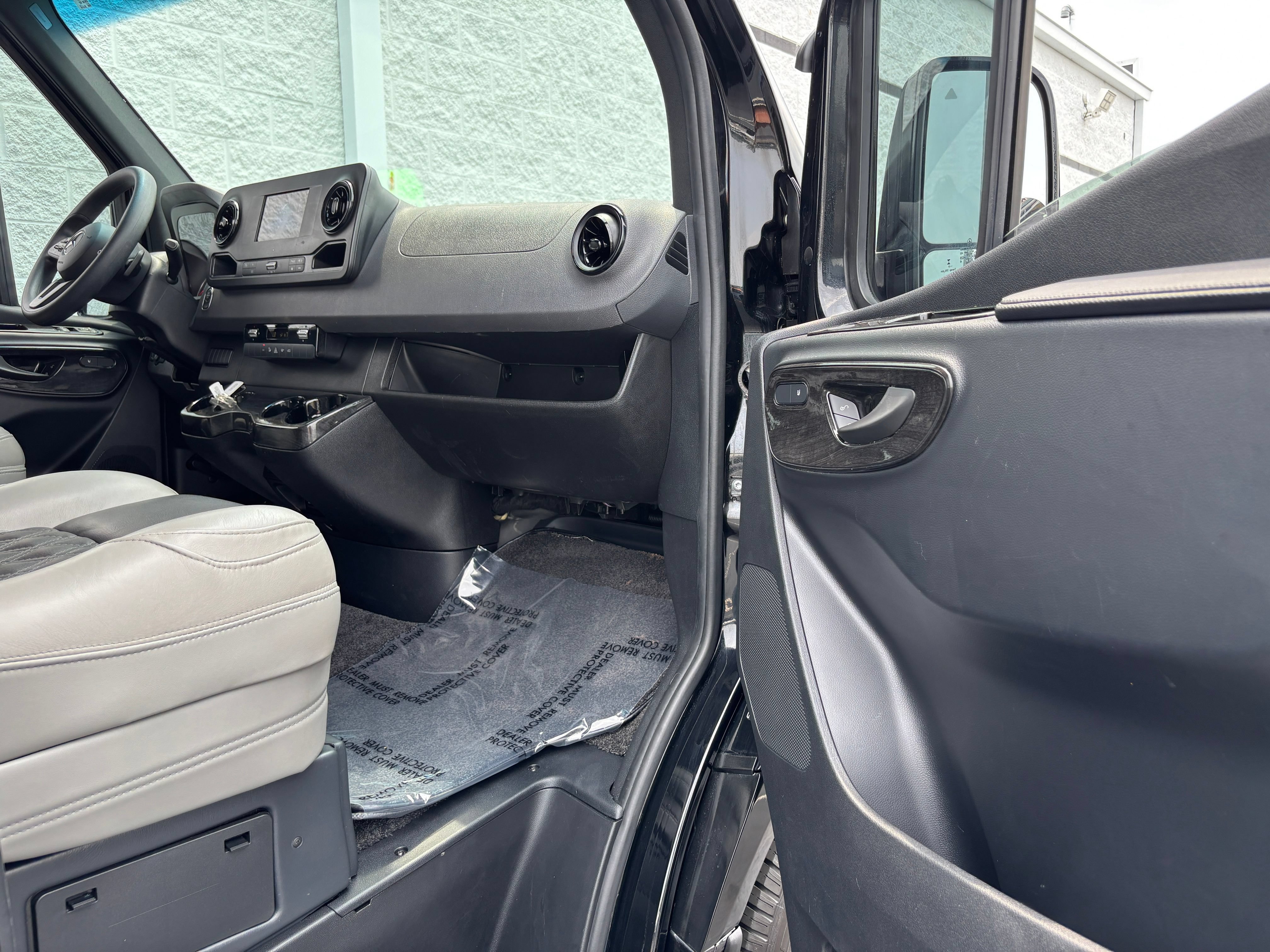 Used 2023 Mercedes-Benz Sprinter 2500 image 23