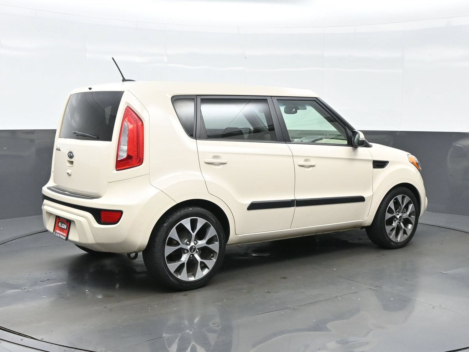 Used 2012 Kia Soul ! FWD image 6