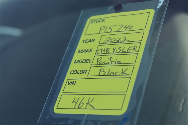 Used 2022 Chrysler Pacifica Touring-L image 13