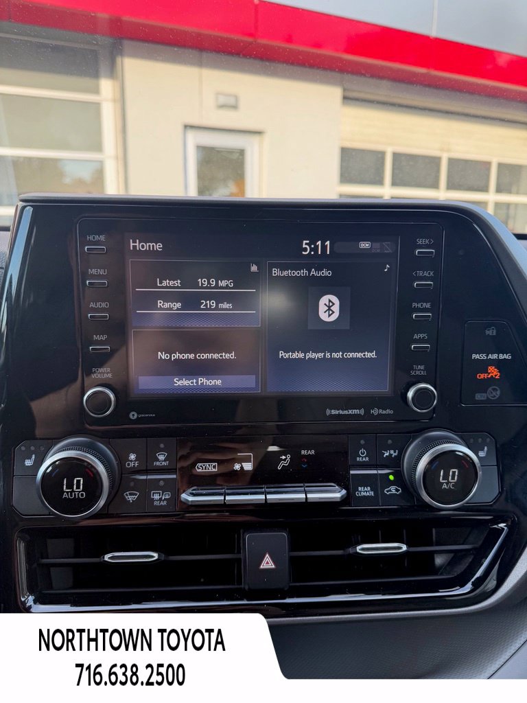 Used 2021 Toyota Highlander XLE FWD image 18