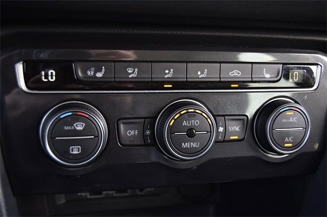 Used 2020 Volkswagen Tiguan SEL w/ Tiguan Two-Row MDO Package image 15