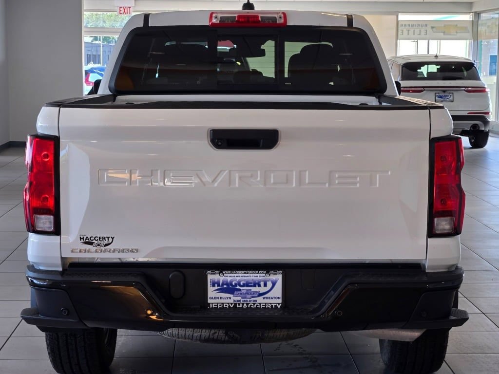 Used 2025 Chevrolet Colorado W/T AWD/4WD image 12