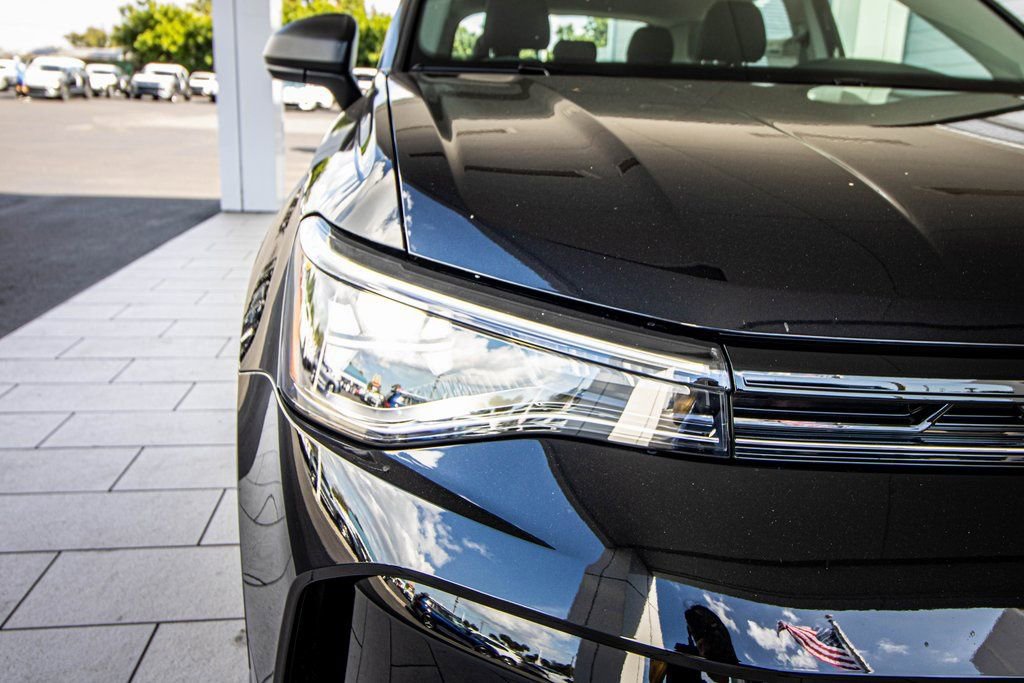 New 2026 Volkswagen Taos S image 6