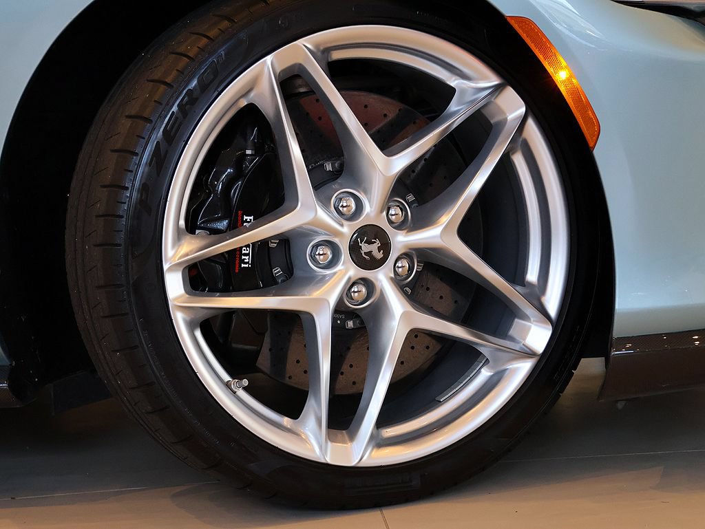 Certified 2024 Ferrari Roma Spider RWD image 9