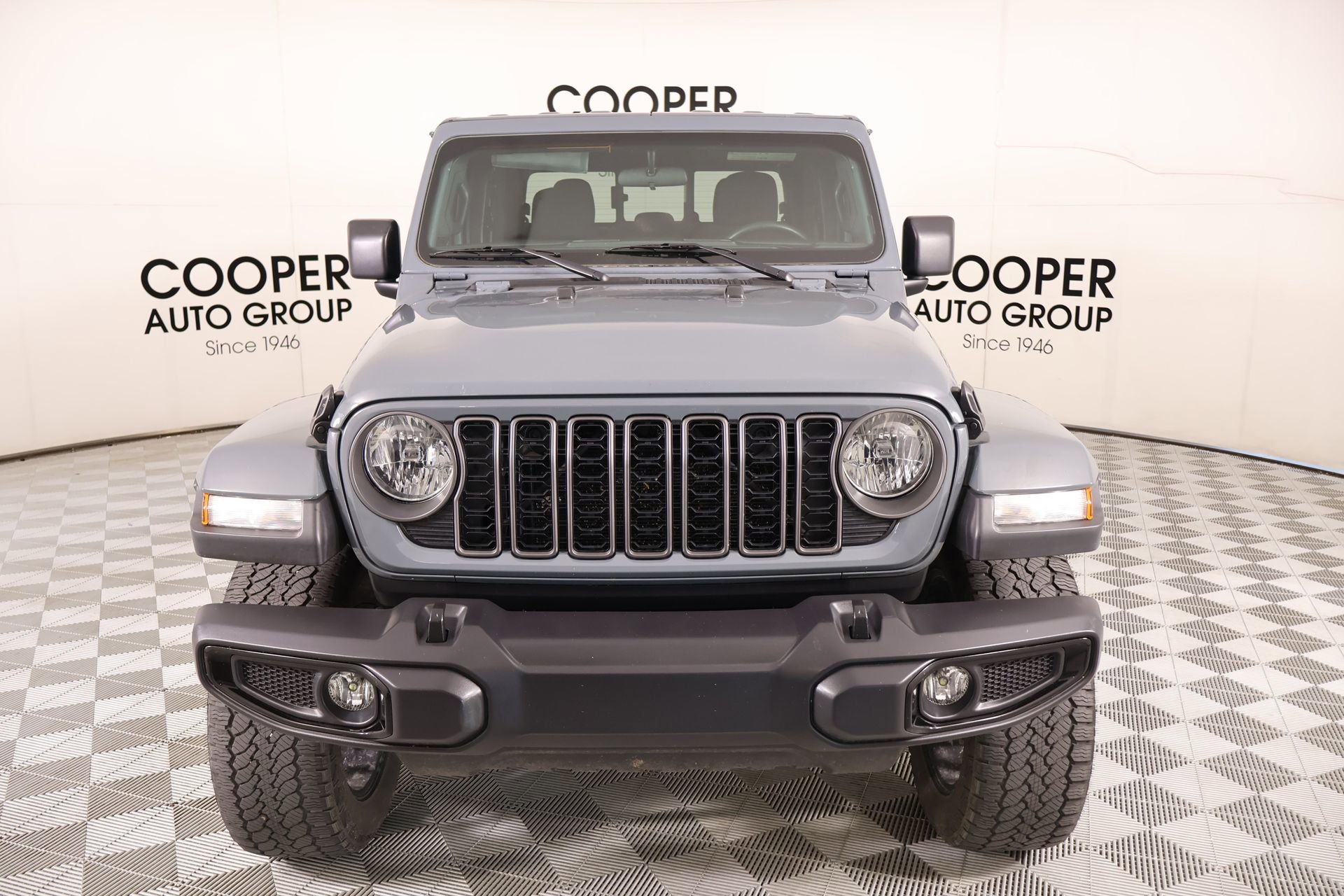 Used 2024 Jeep Gladiator Sport image 8