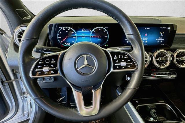 Used 2023 Mercedes-Benz EQB 300 4MATIC image 11