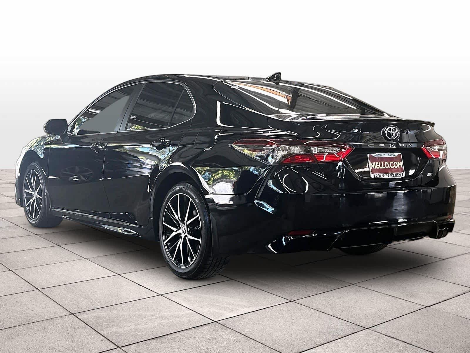 Used 2022 Toyota Camry SE w/ Convenience Package FWD image 7