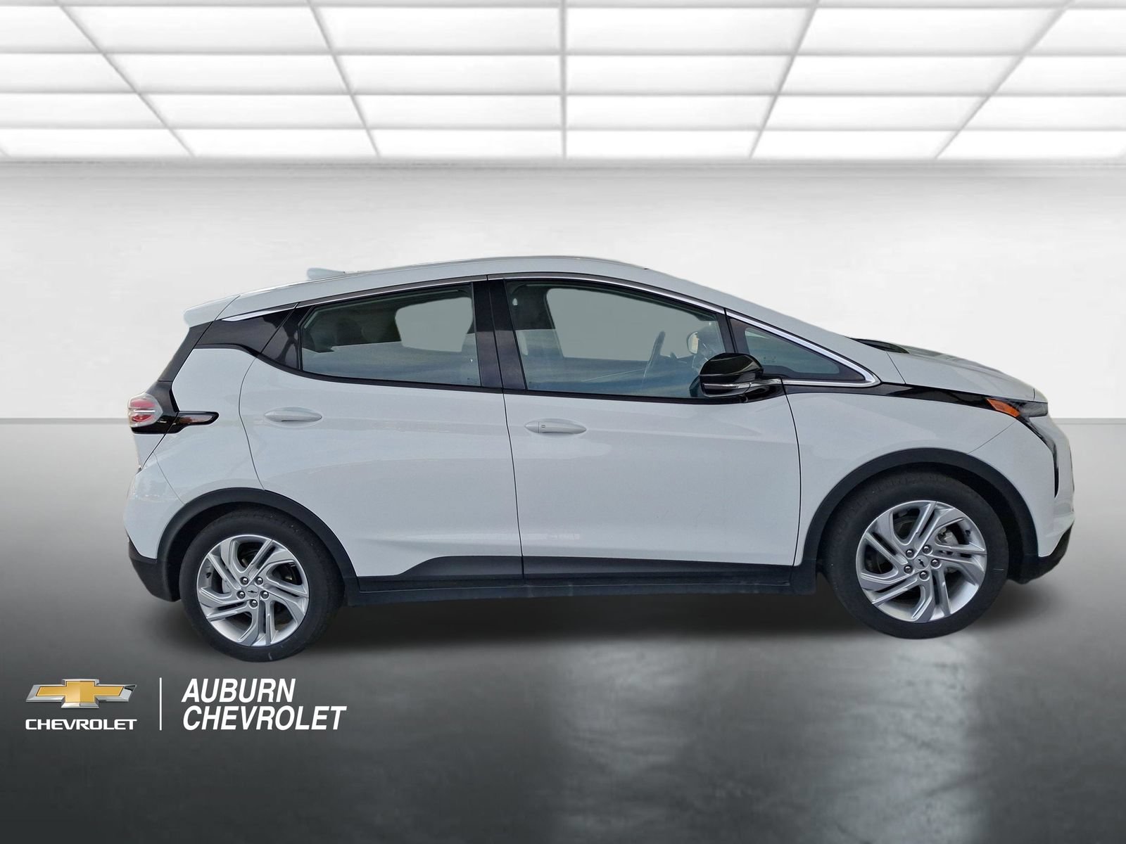 Certified 2022 Chevrolet Bolt LT FWD image 2