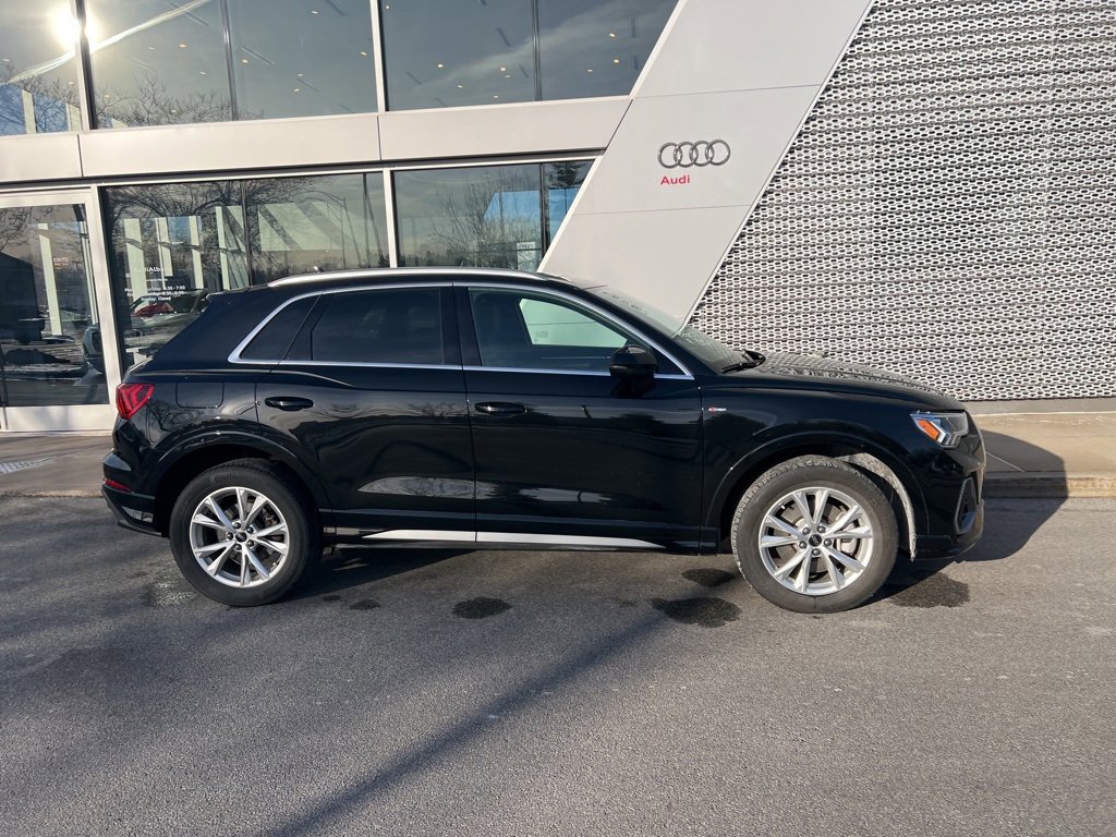 Used 2023 Audi Q3 2.0T Premium w/ Convenience Package image 16