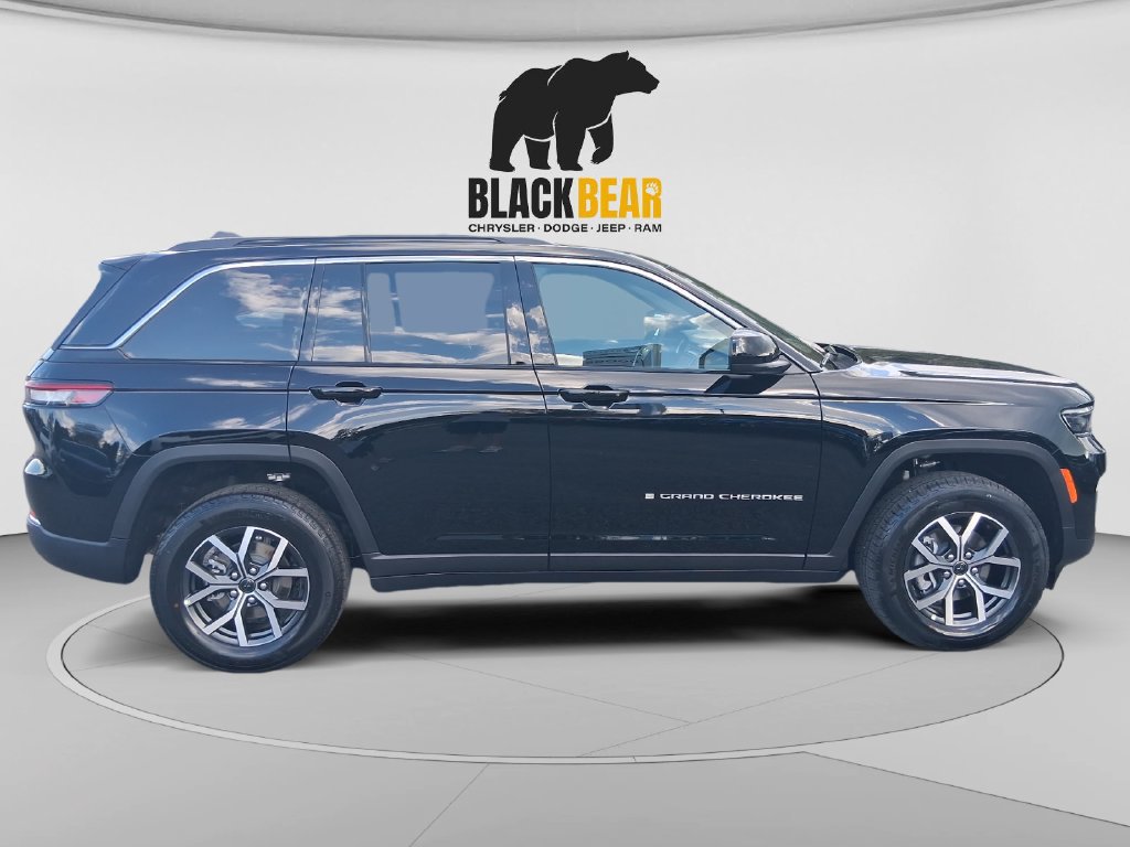 New 2027 Jeep Grand Cherokee Laredo X AWD/4WD image 2