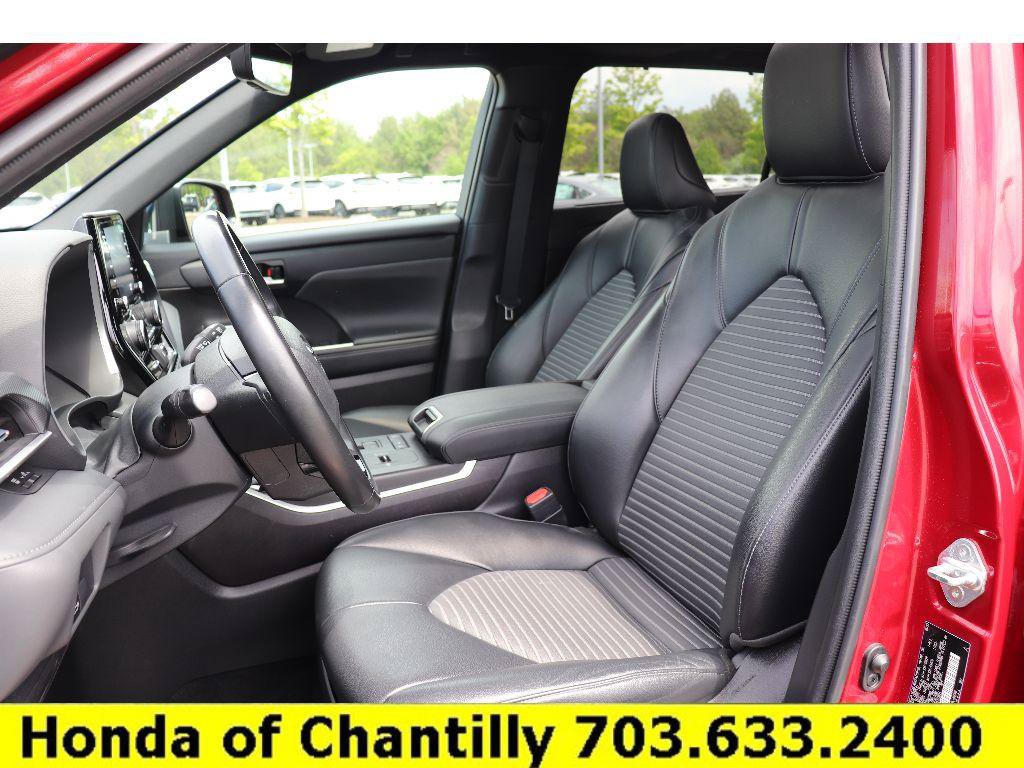 Used 2022 Toyota Highlander XSE FWD image 22