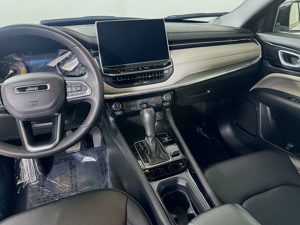 Used 2024 Jeep Compass Limited image 19