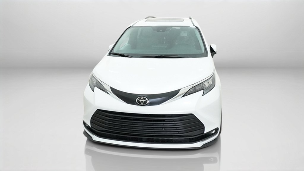 New 2026 Toyota Sienna XLE FWD image 2