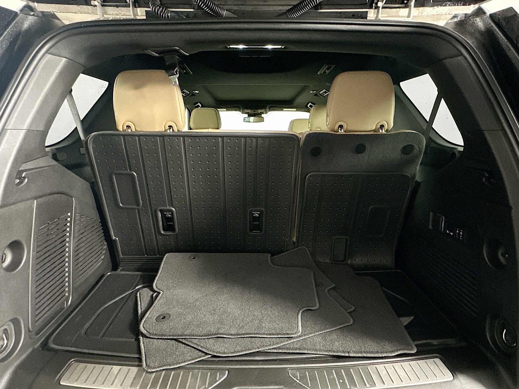 Used 2023 Chevrolet Tahoe Premier image 32