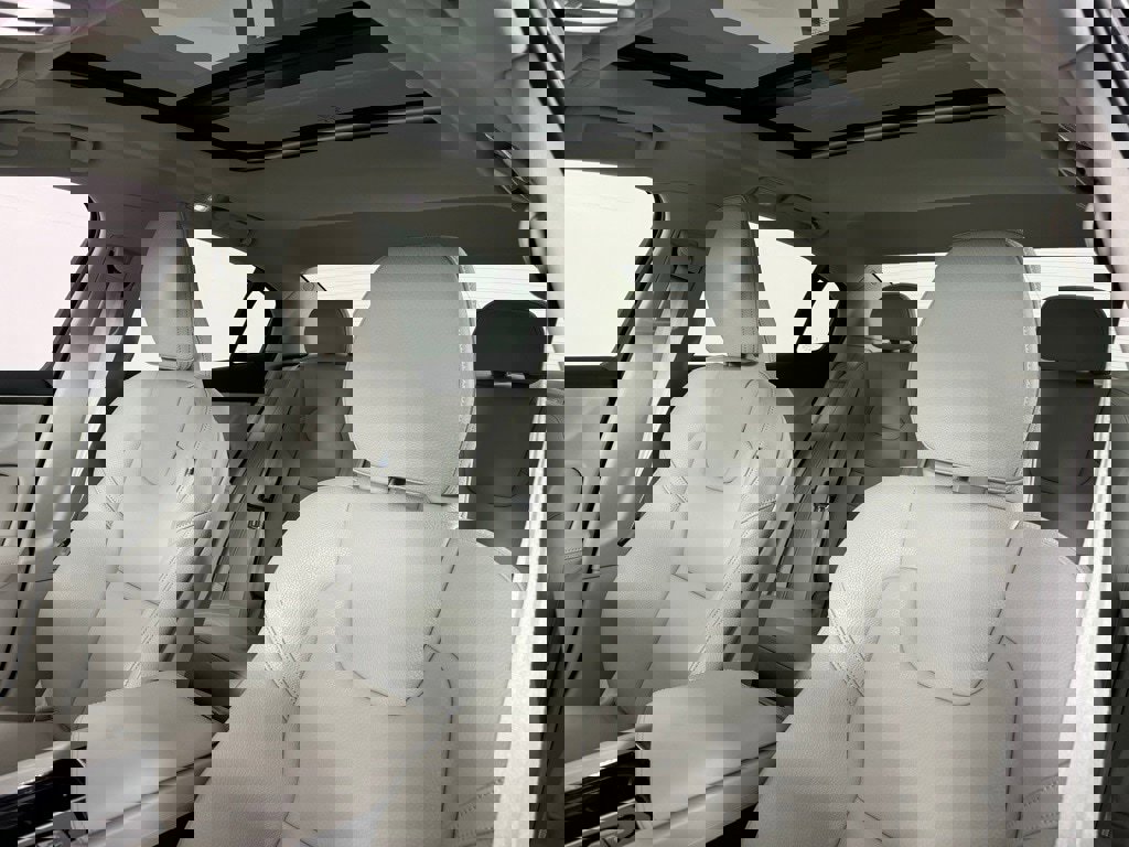 New 2024 Volvo S60 B5 Plus w/ Climate Package image 18