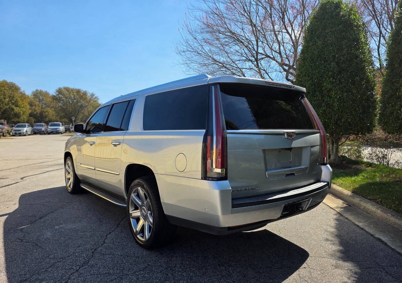 Used 2019 Cadillac Escalade ESV Luxury AWD/4WD image 3
