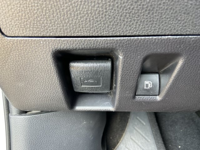 Used 2023 Toyota Highlander LE AWD/4WD image 49