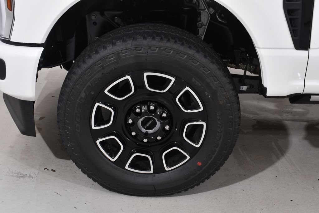 New 2026 Ford F350 Platinum w/ FX4 Off-Road Package AWD/4WD image 23