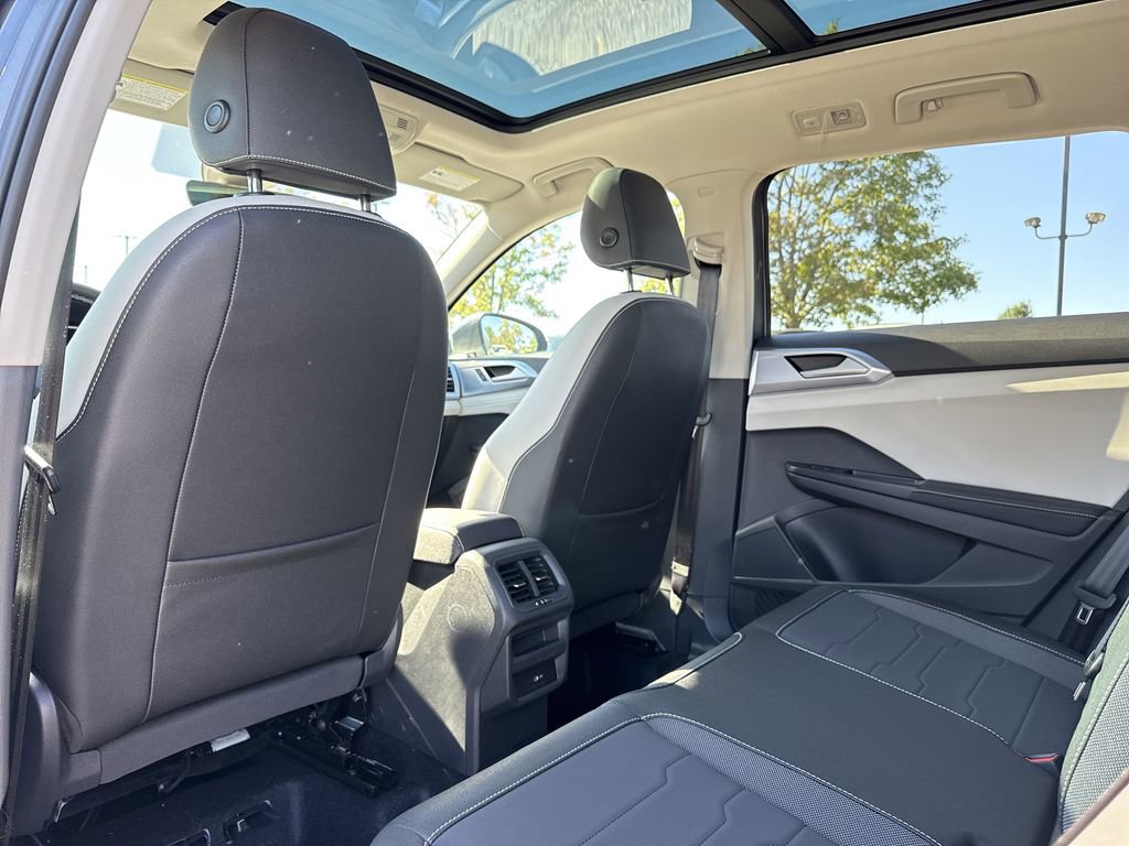 New 2025 Volkswagen Taos SE image 13