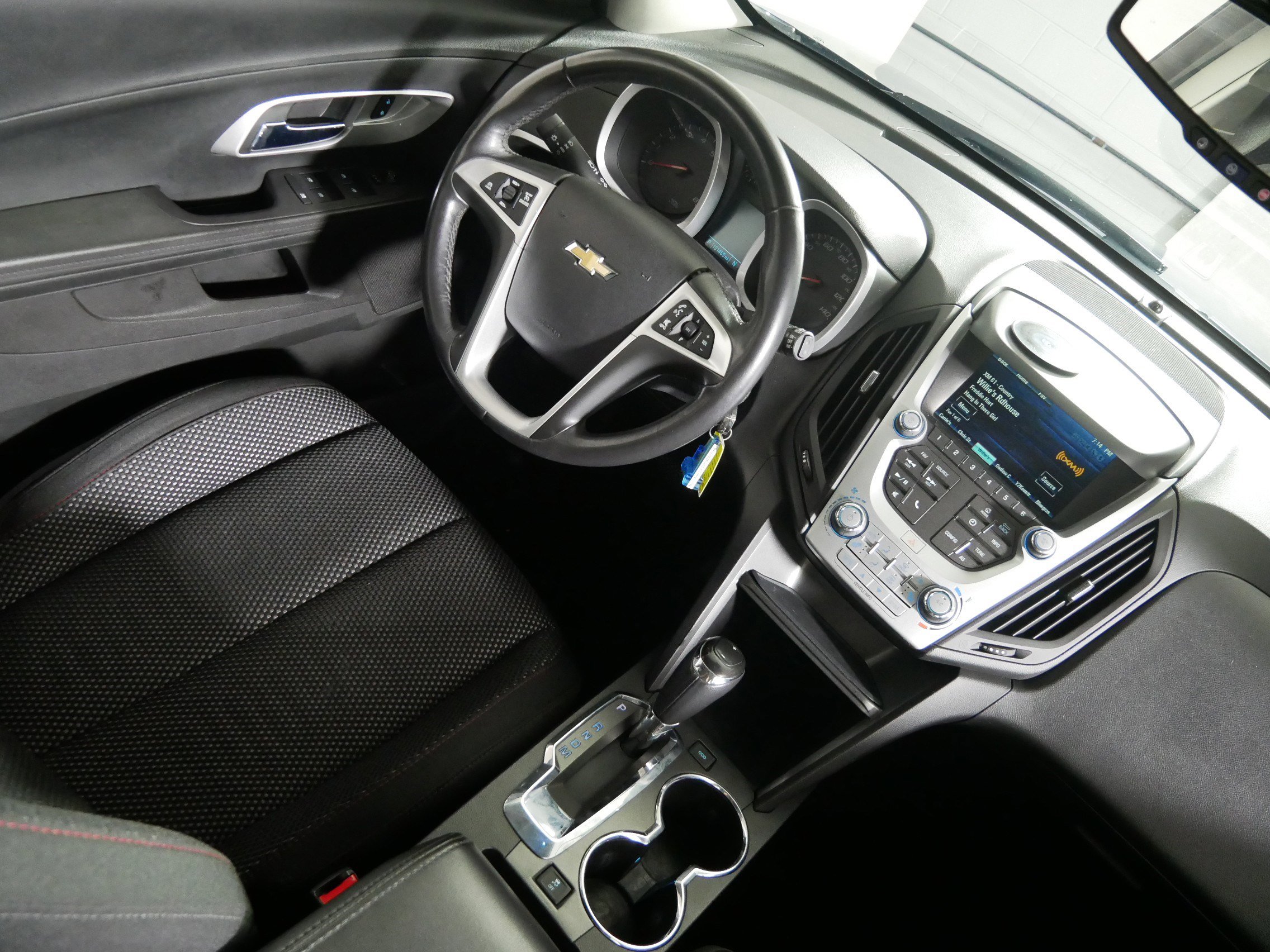 Used 2017 Chevrolet Equinox LT w/ Convenience Package image 9