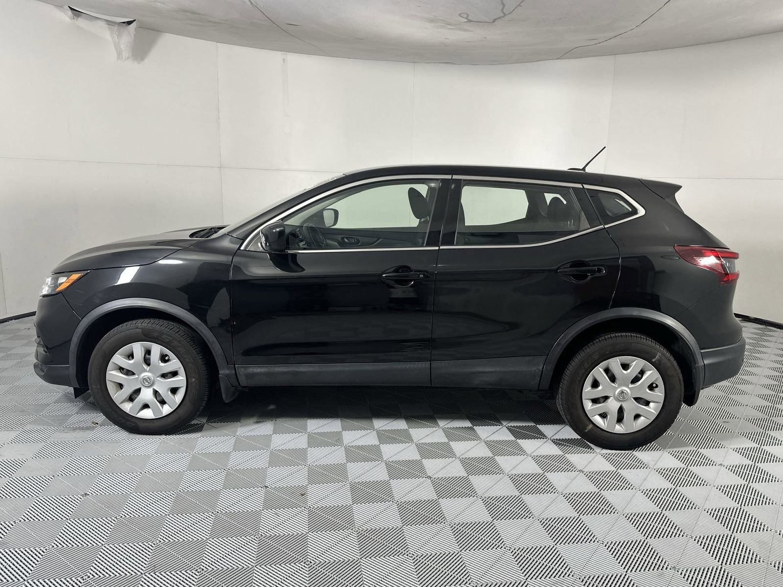 Used 2020 Nissan Rogue Sport S FWD image 5