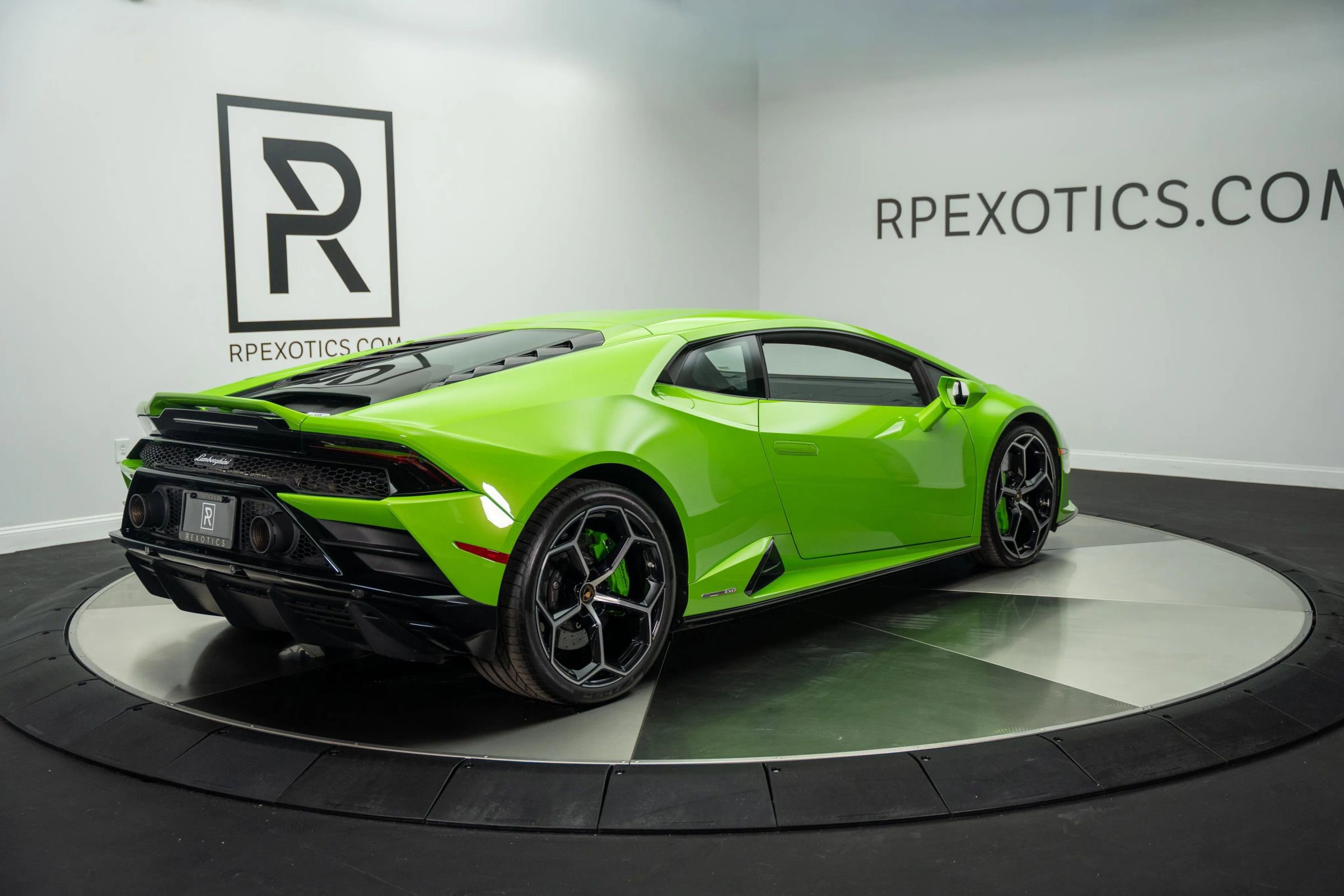 Used 2020 Lamborghini Huracan EVO image 4