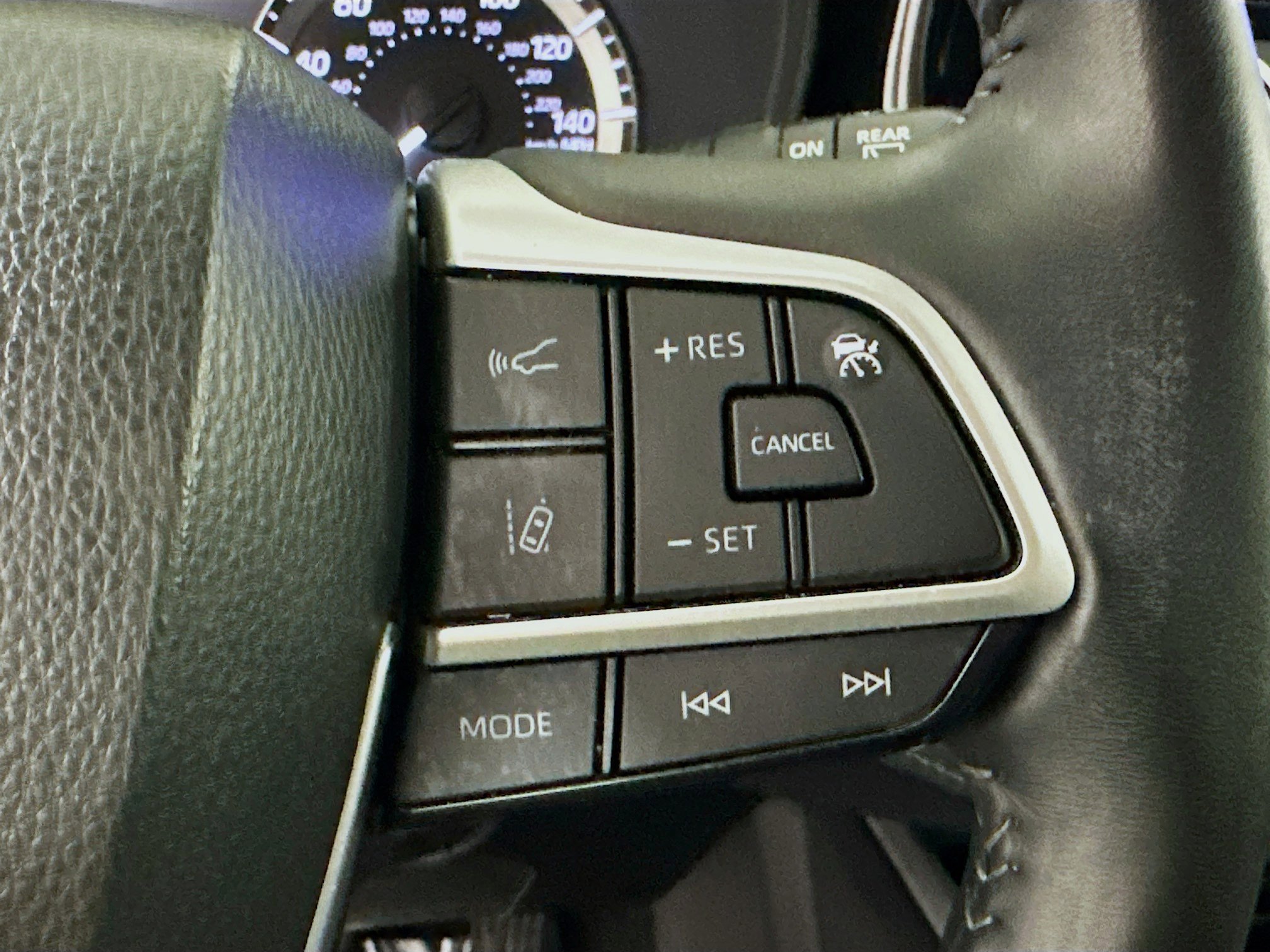 Used 2023 Toyota Highlander LE image 17