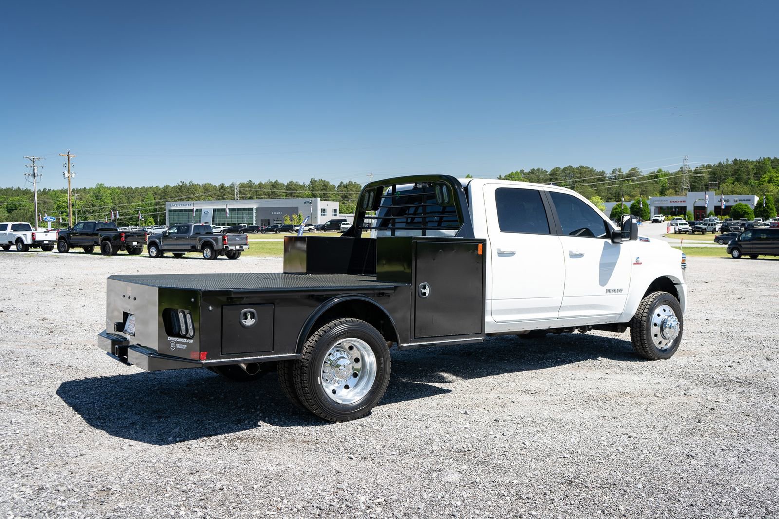 Used 2026 RAM 4500 4x4 Crew Cab DRW w/ Laramie Trim Package image 9