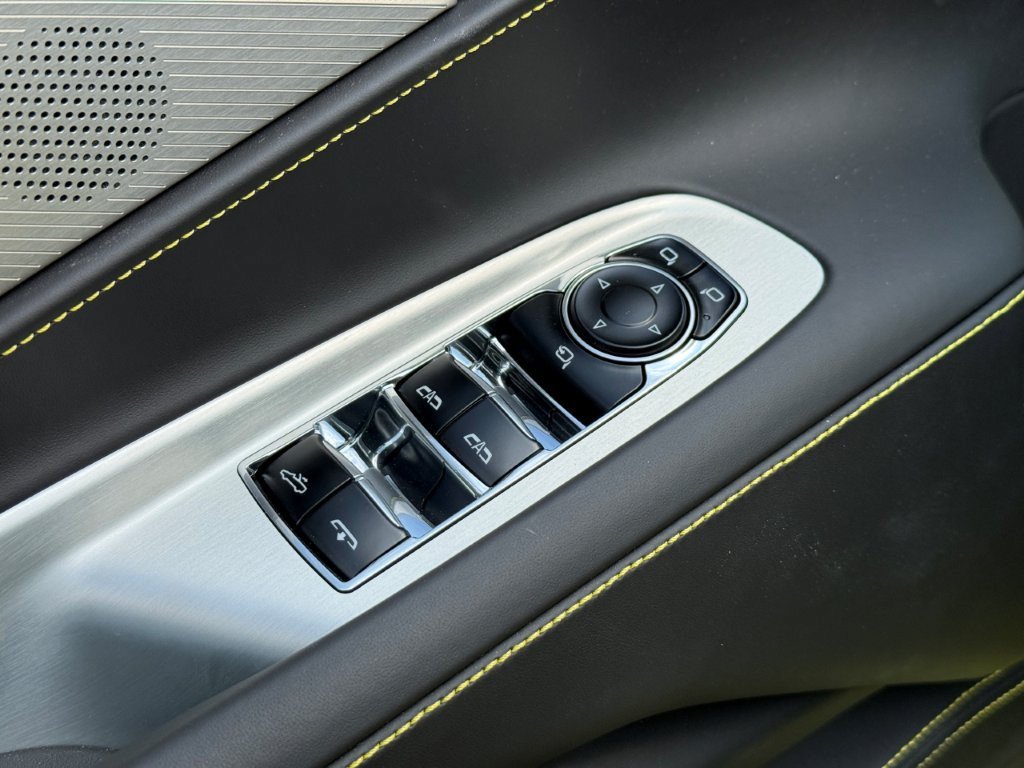 Used 2024 Chevrolet Corvette Stingray Premium Conv w/ Z51 Performance Package RWD image 13