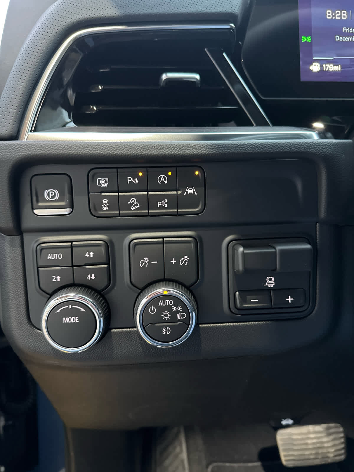 New 2026 Chevrolet Suburban Premier w/ Sun And Tow Package image 24