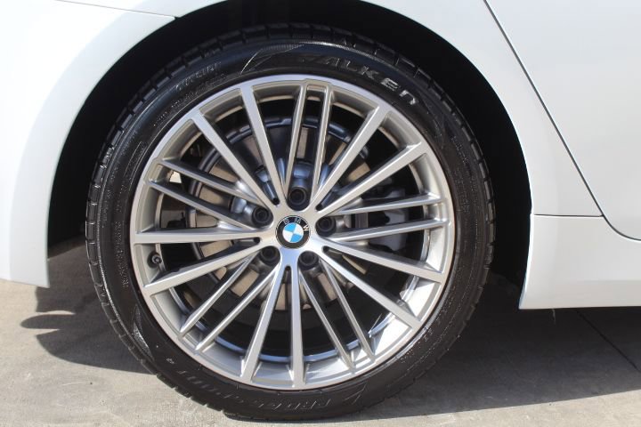 Used 2020 BMW 530e xDrive w/ Premium Package image 11