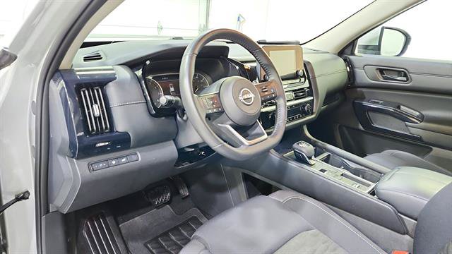 Certified 2025 Nissan Pathfinder SV FWD image 10