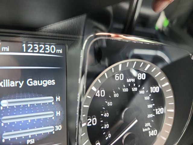 Used 2018 Nissan Titan SV w/ SV Convenience Package image 25