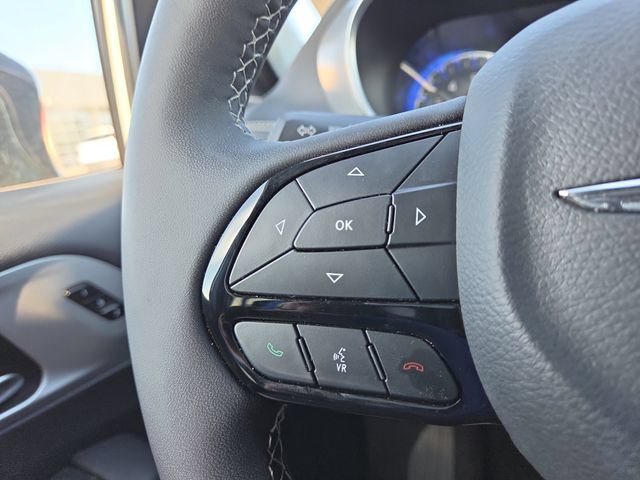 Used 2025 Chrysler Pacifica Limited FWD image 19