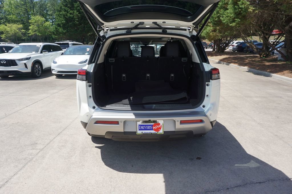Used 2024 Nissan Pathfinder SL w/ SL Premium Package FWD image 18