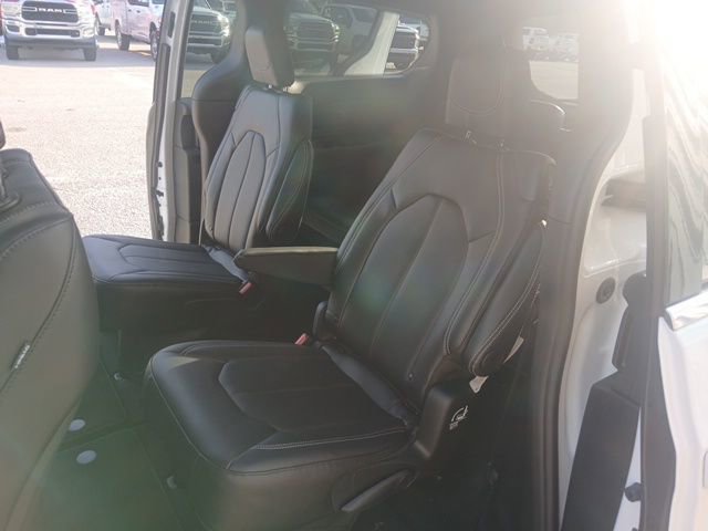 New 2026 Chrysler Pacifica Select image 22