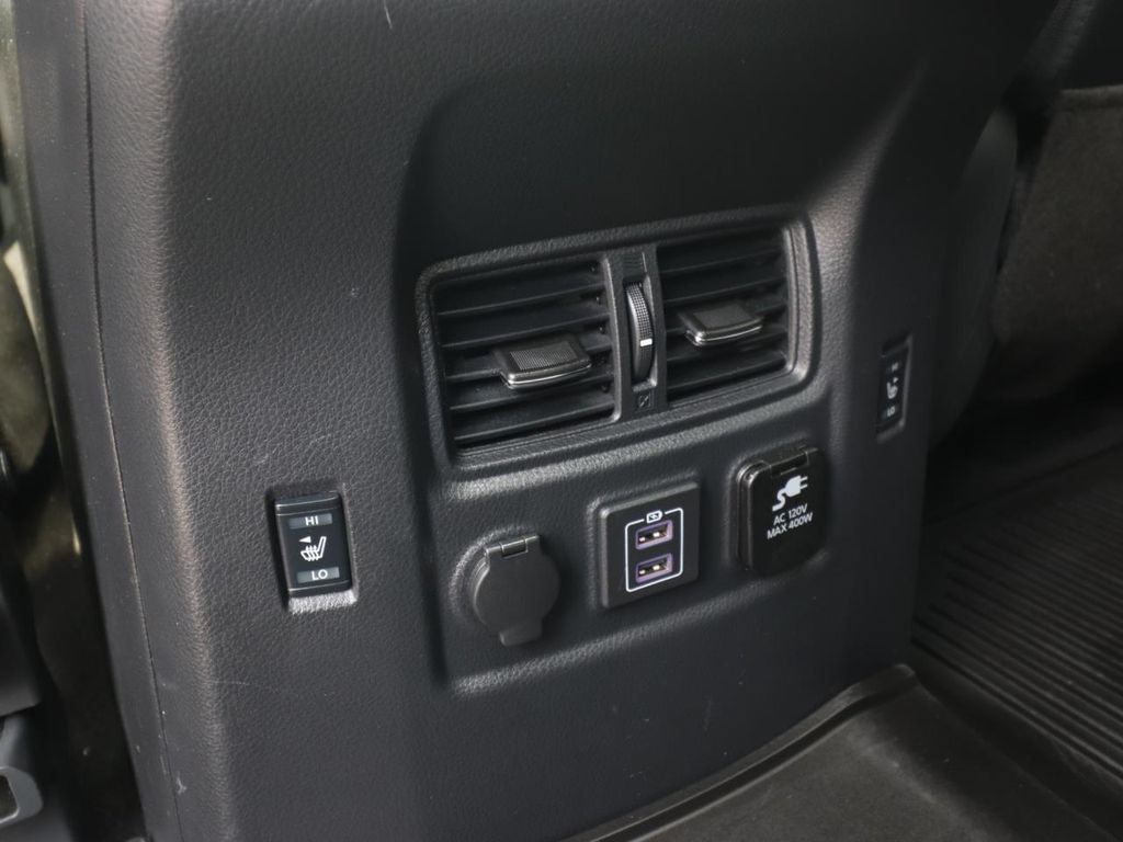 Used 2024 Nissan Titan PRO-4X w/ Pro-4x Convenience Package AWD/4WD image 13