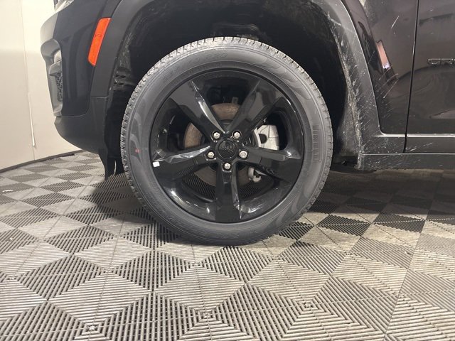 New 2025 Jeep Grand Cherokee Limited w/ Black Appearance Package image 37