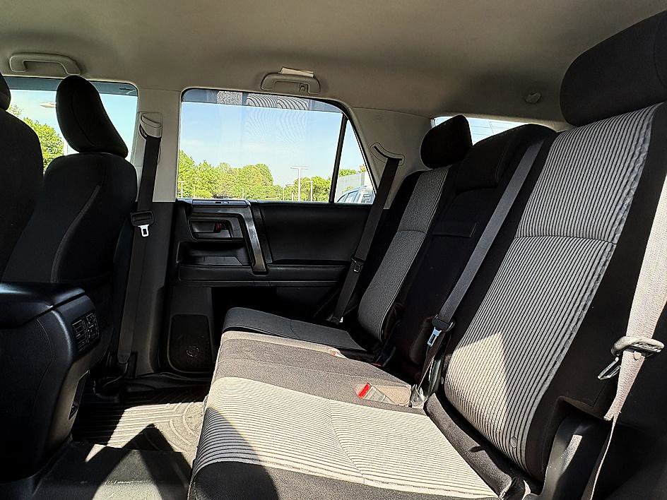 Used 2022 Toyota 4Runner SR5 AWD/4WD image 10