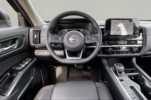 Used 2025 Nissan Pathfinder SL w/ SL Premium Package FWD image 8