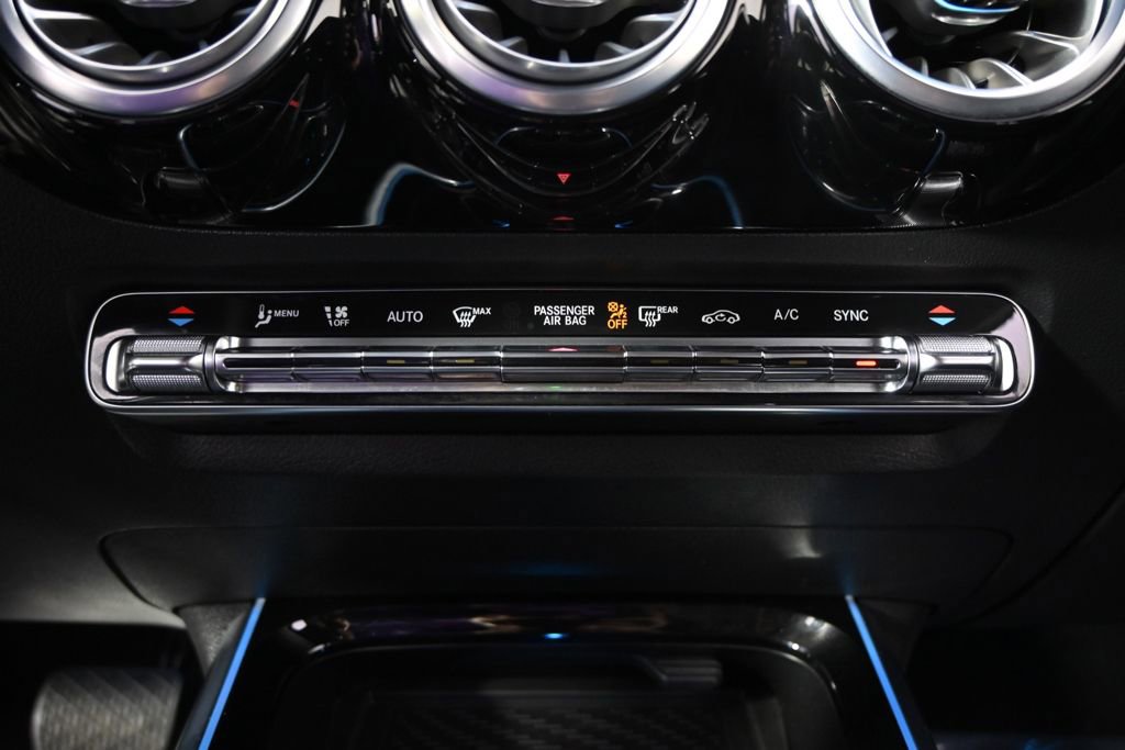 Used 2025 Mercedes-Benz GLA 250 4MATIC image 32