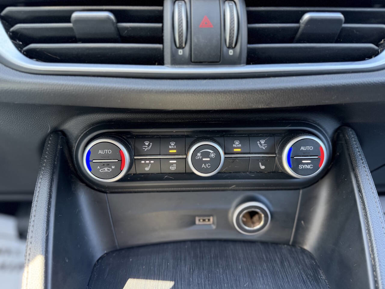 Used 2021 Alfa Romeo Stelvio Sprint w/ Nero Edizione image 23