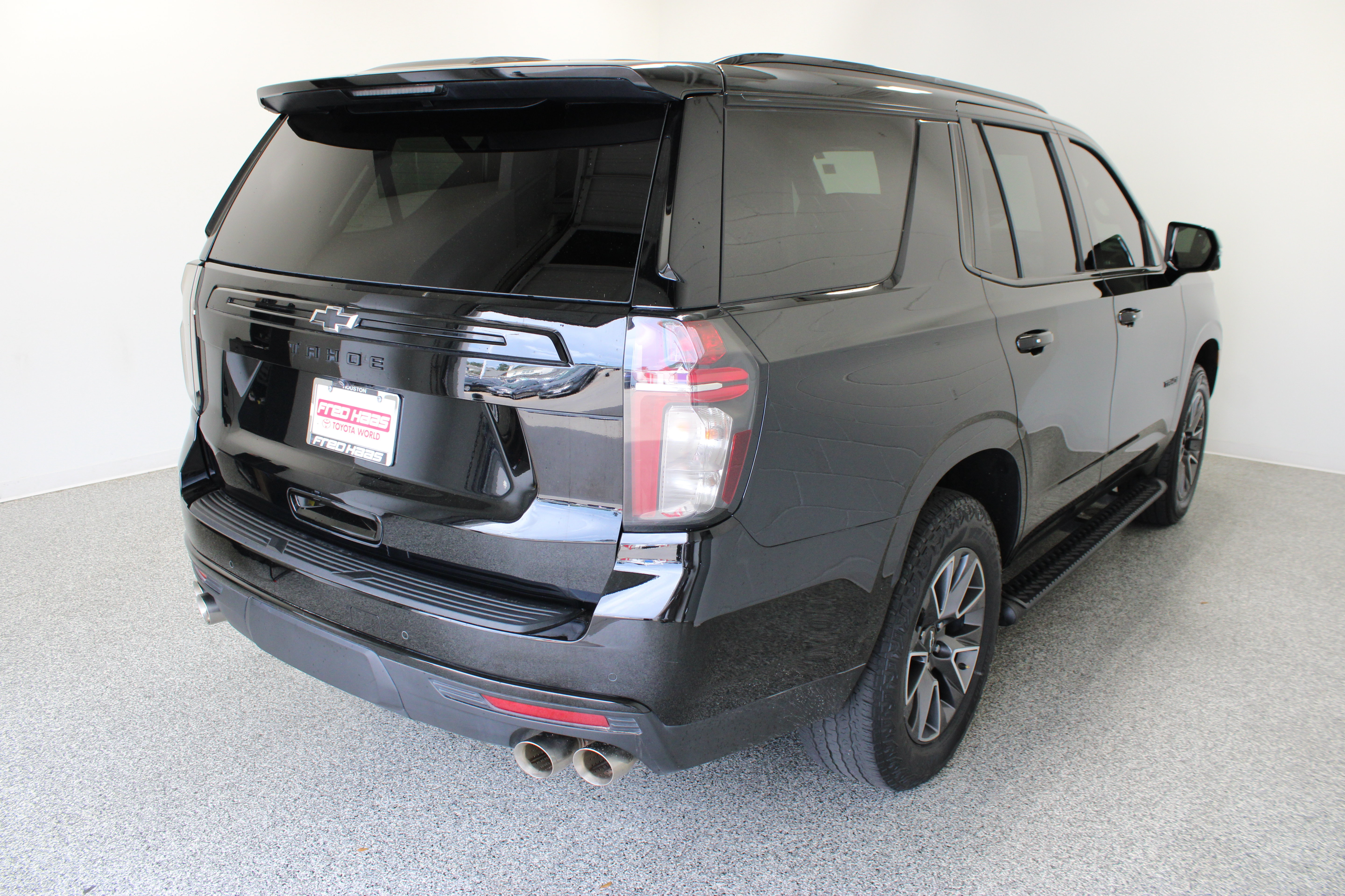 Used 2023 Chevrolet Tahoe Z71 w/ Z71 Off-Road Package AWD/4WD image 7